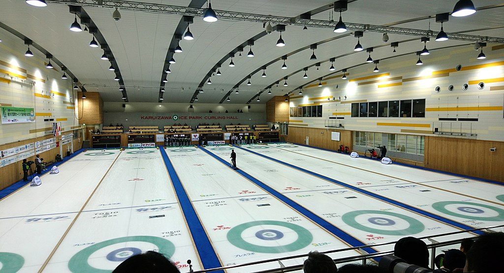 軽井沢アイスパークでのカーリング体験