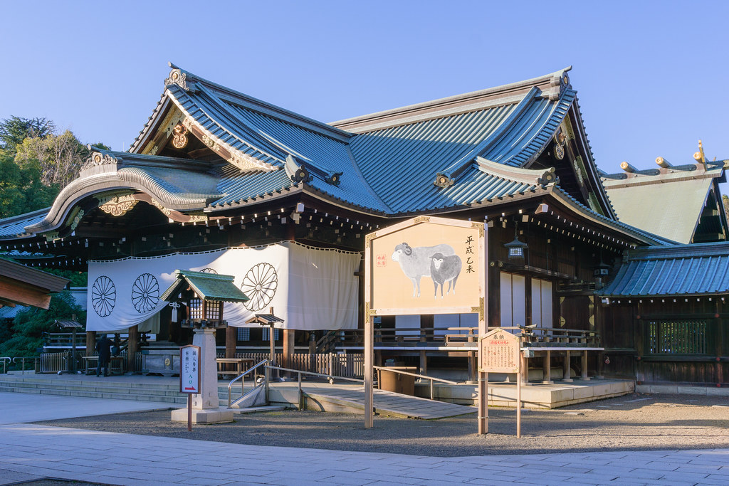 ピンと張りつめた空気の靖国神社