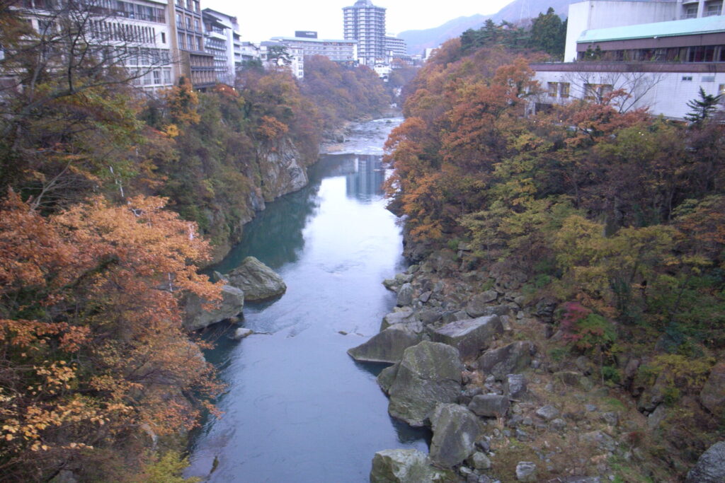 鬼怒川の紅葉イメージ