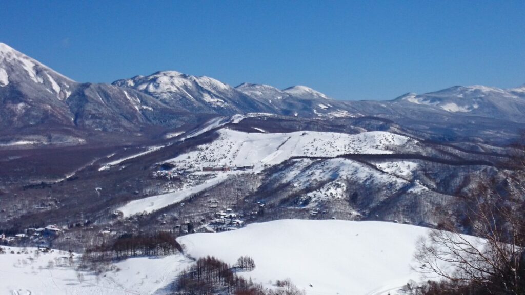 日本百名山の一つ、車山高原スキー場からの眺め