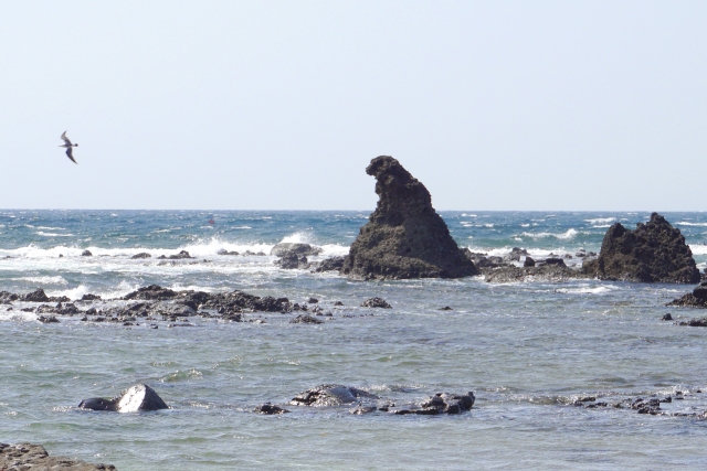 石川県珠洲市に位置する自然の造形美が楽しめるスポット・ゴジラ岩