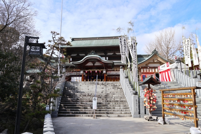 1月の「椿まつり」は特に賑わう愛媛の伊豫豆比古命神社