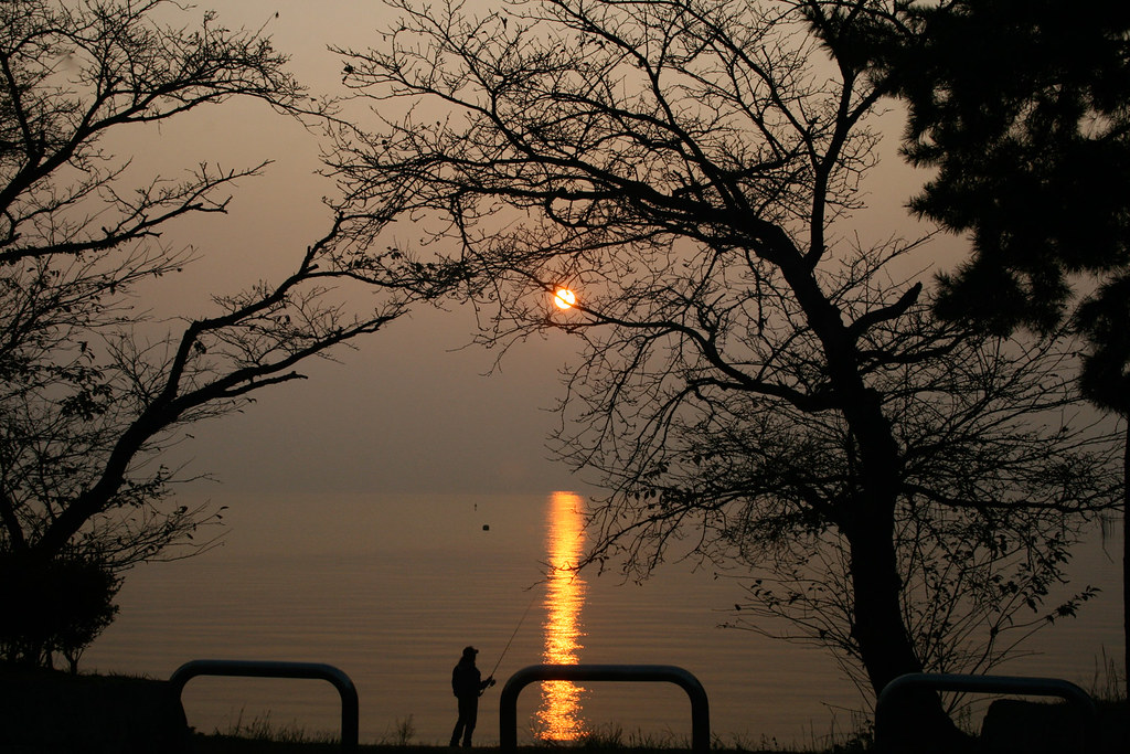 琵琶湖に映る夕日