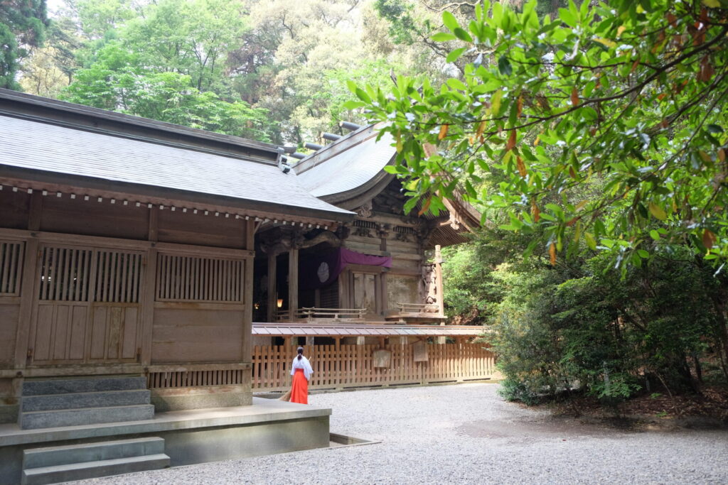 国の重要無形民俗文化財に指定されている高千穂神社