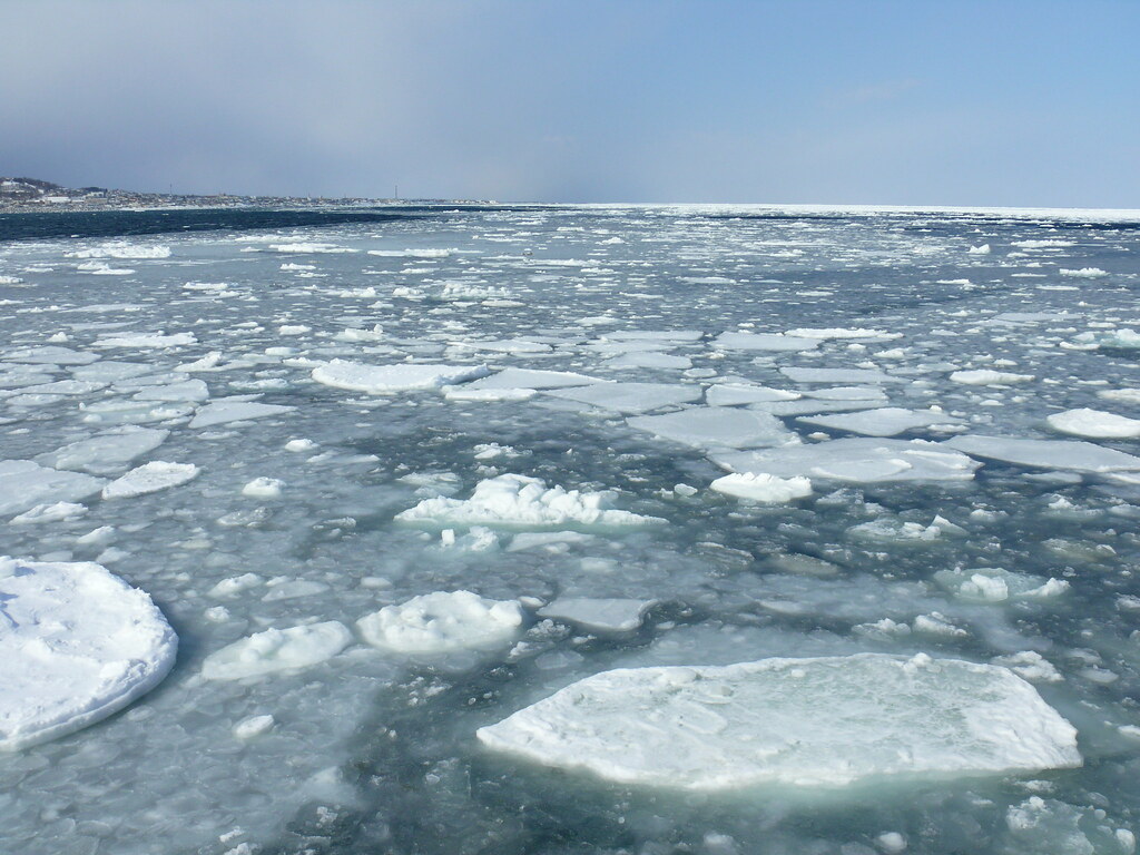 北海道北部・紋別市の流氷