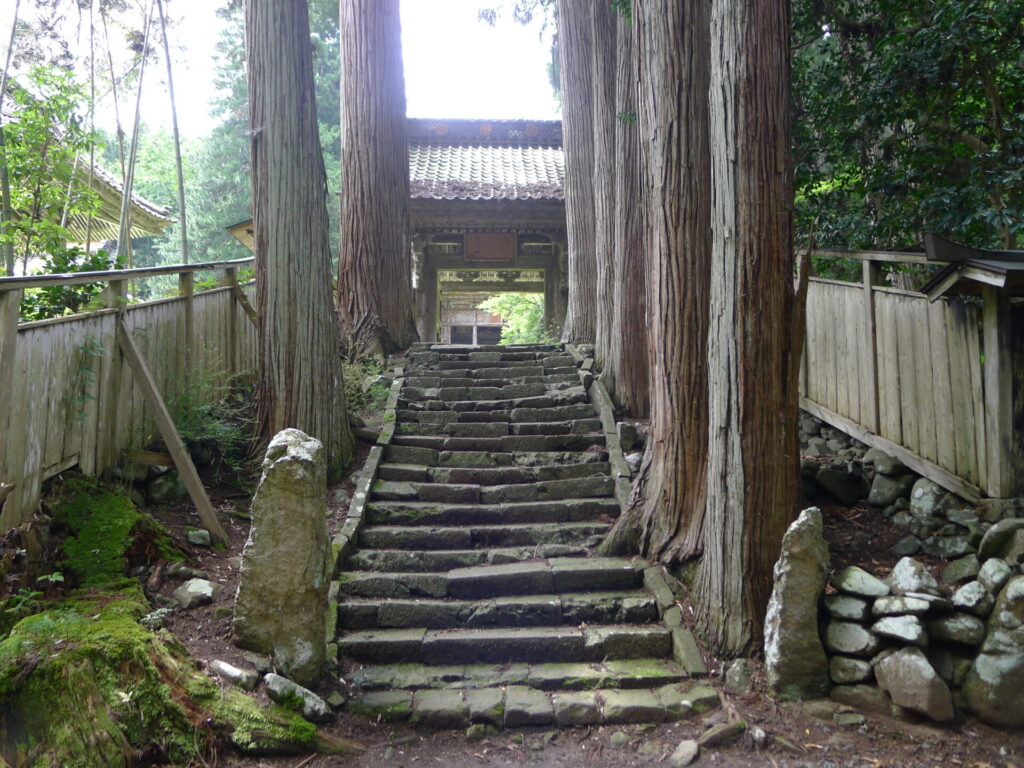 多くの参拝者が訪れる清水寺