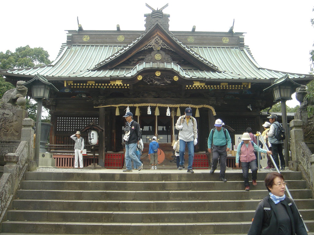 多くの参拝客が訪れる雷電神社