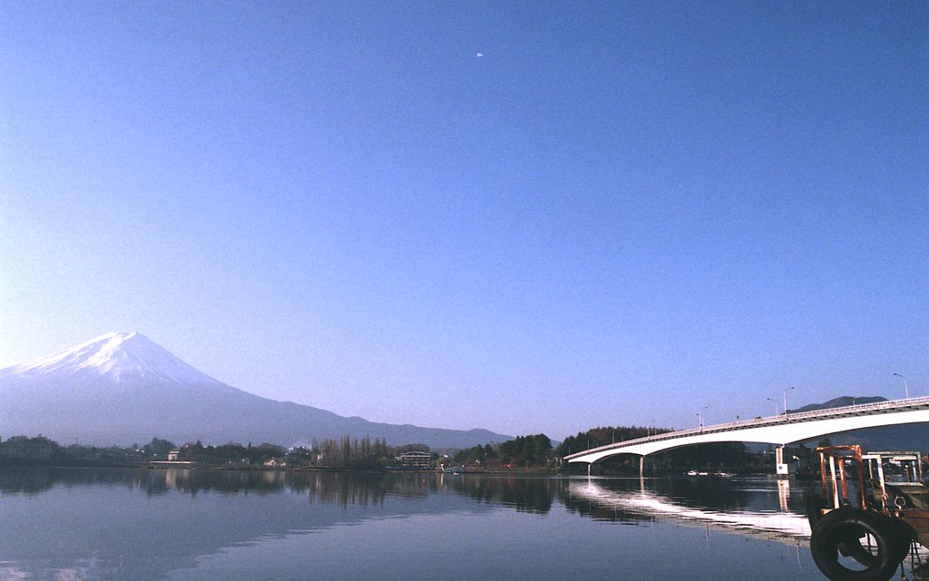 河口湖の東岸に位置する絶景スポット・産屋ヶ崎