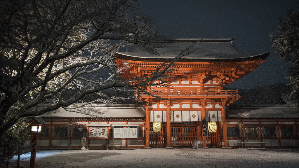 神秘的な雰囲気を楽しめる夜の下鴨神社