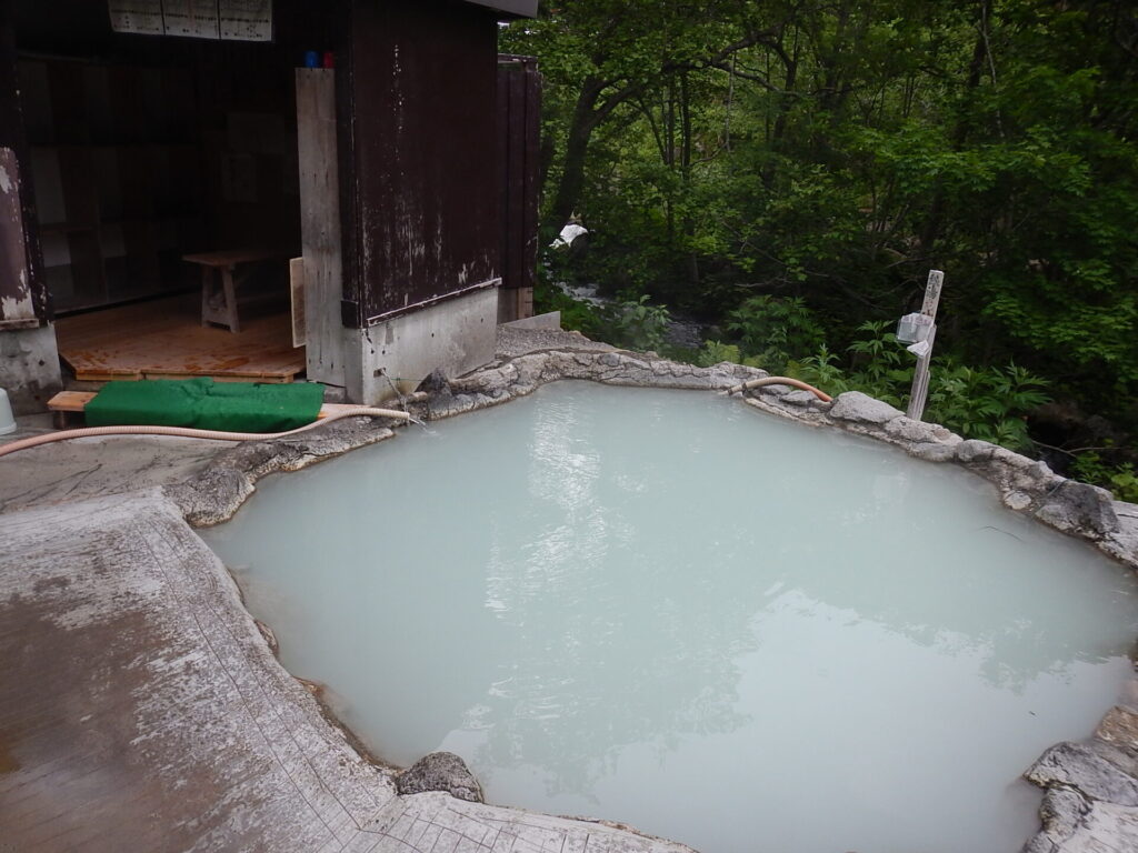 北海道羅臼の温泉・熊の湯の露天風呂