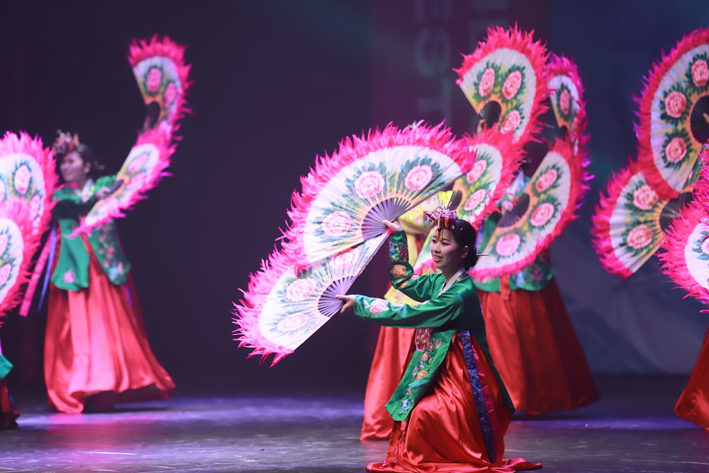 韓国で有名な扇子踊りのブチェチュム