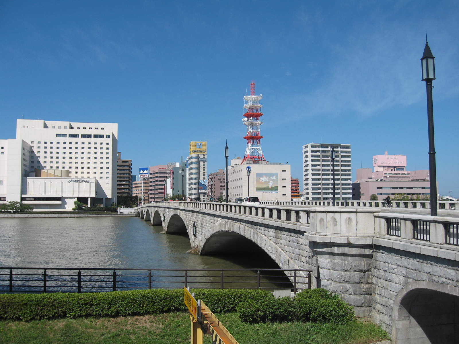 歴史と文化を感じることができる萬代橋