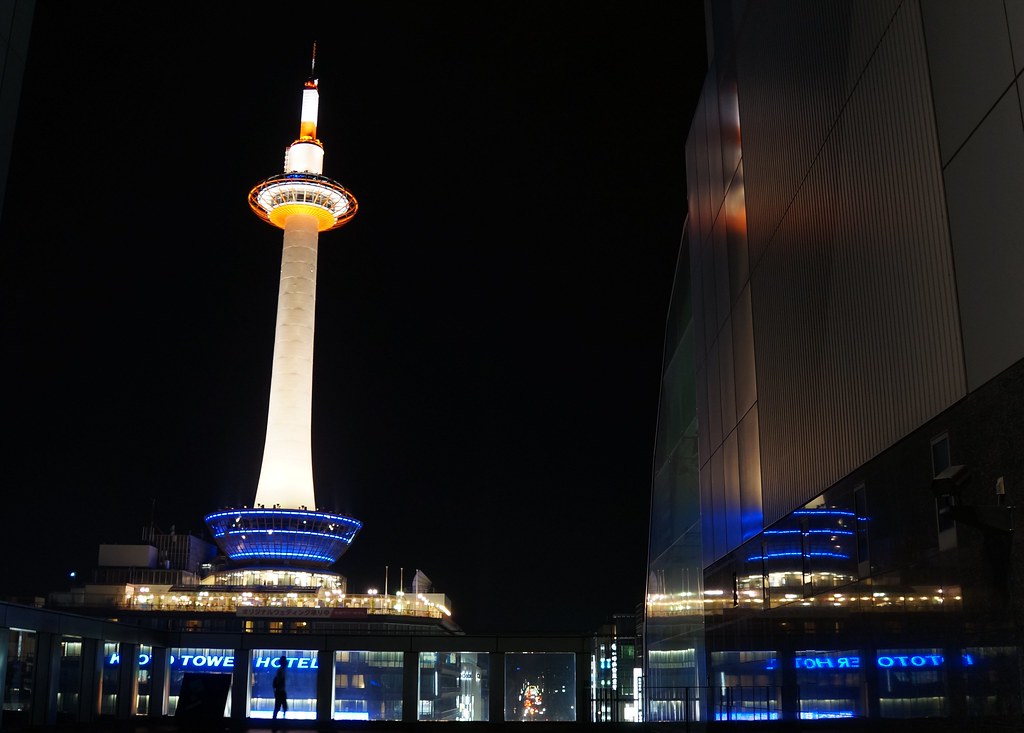 展望室から京都の夜景を楽しめる京都タワー