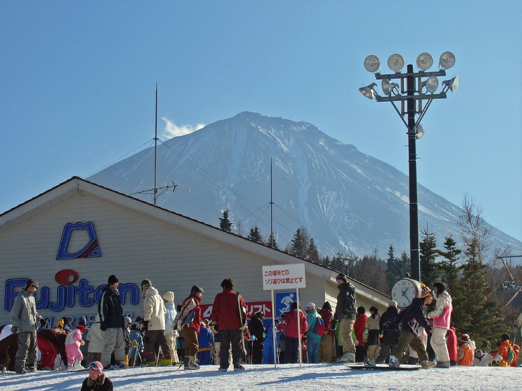 富士山と河口湖の絶景を一望できるゲレンデ・ふじてんスノーリゾート