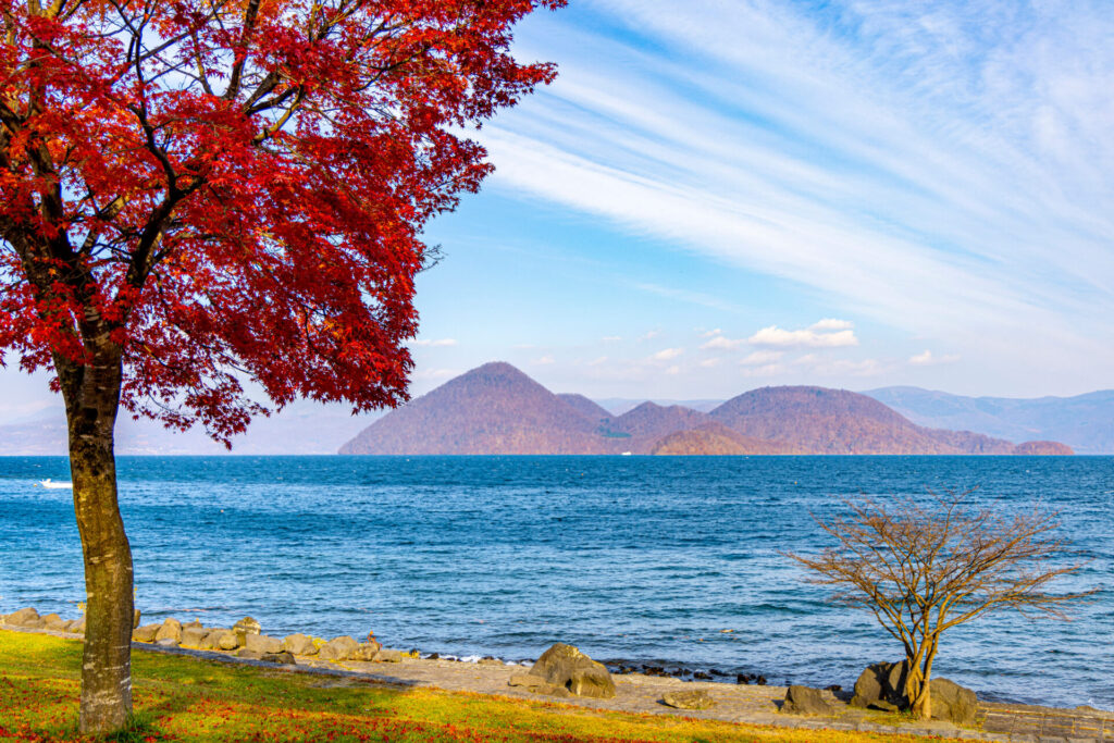 北海道の紅葉と湖