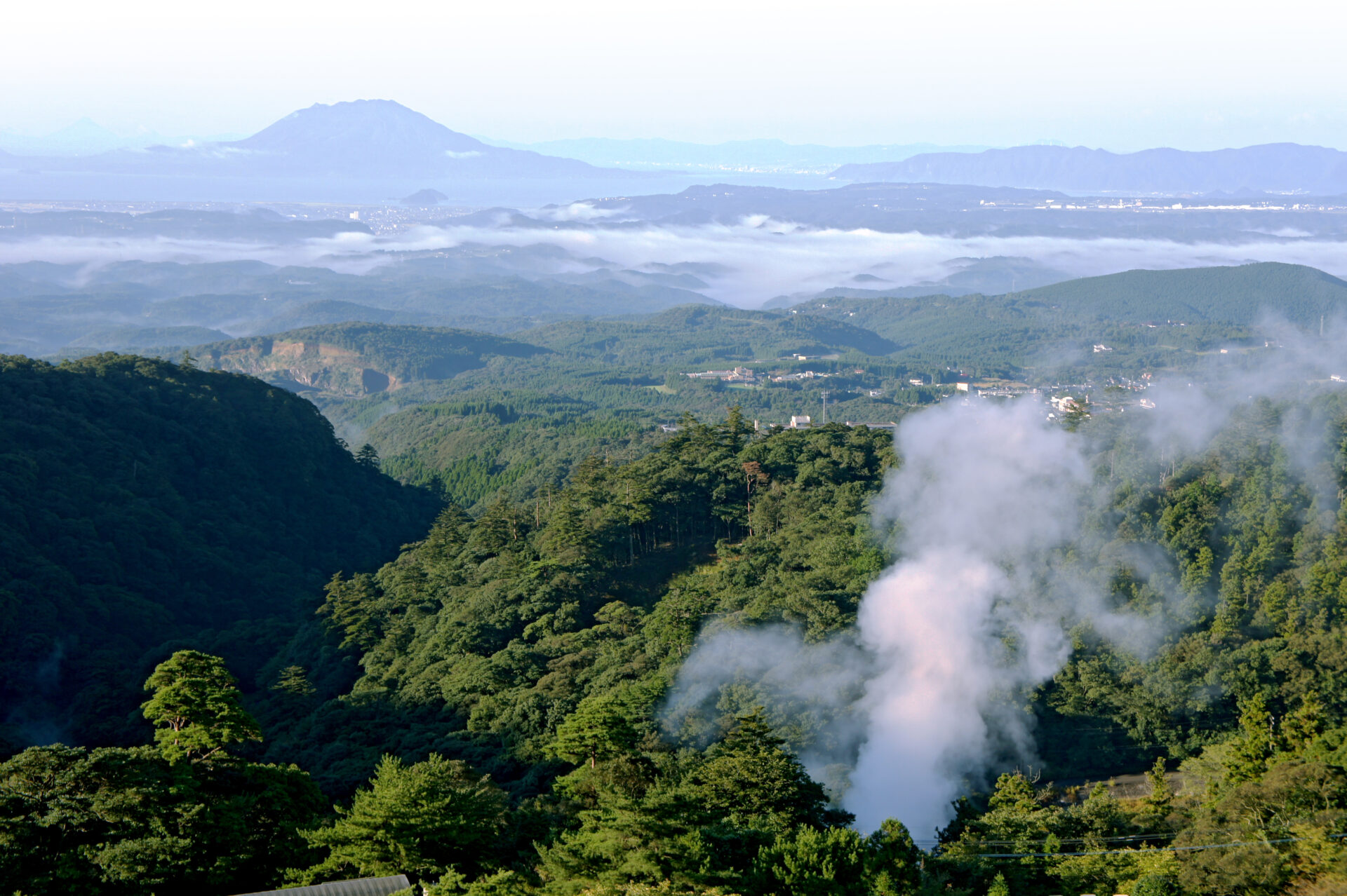 鹿児島の観光スポット・霧島温泉郷の湯けむり