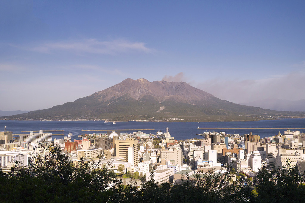 鹿児島の観光スポット・城山公園から望む桜島の景色