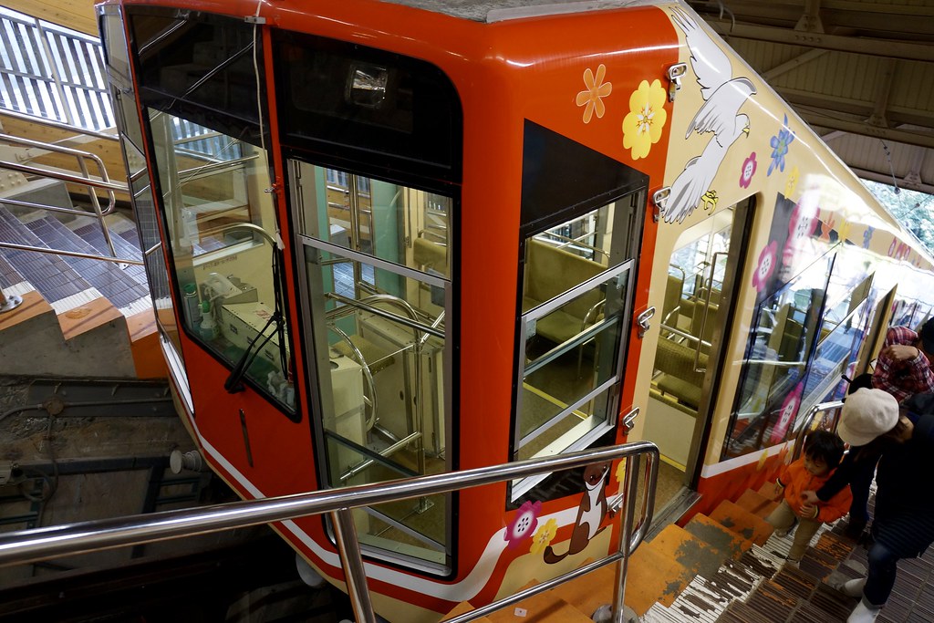 立山ケーブルカー で紅葉を見に行く