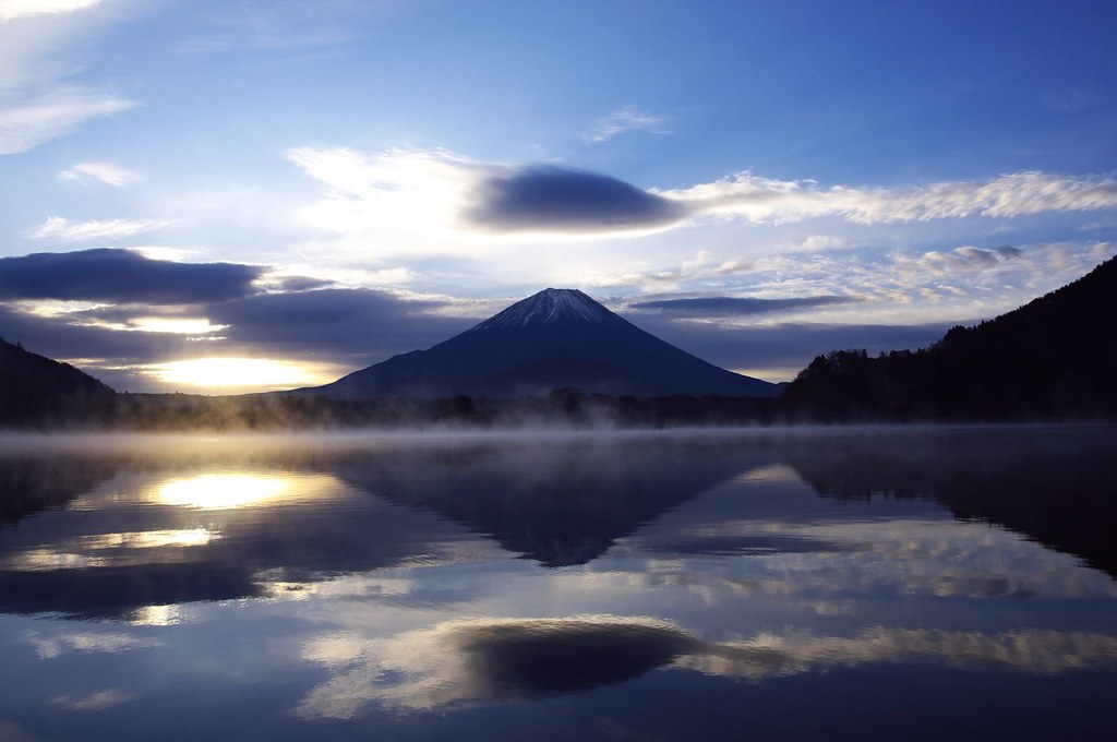 富士五湖の一つ、精進湖からの富士山