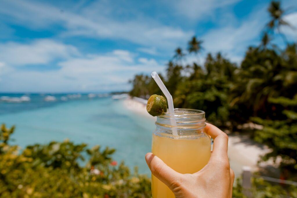 沖縄の海が見える人気カフェのイメージ画像