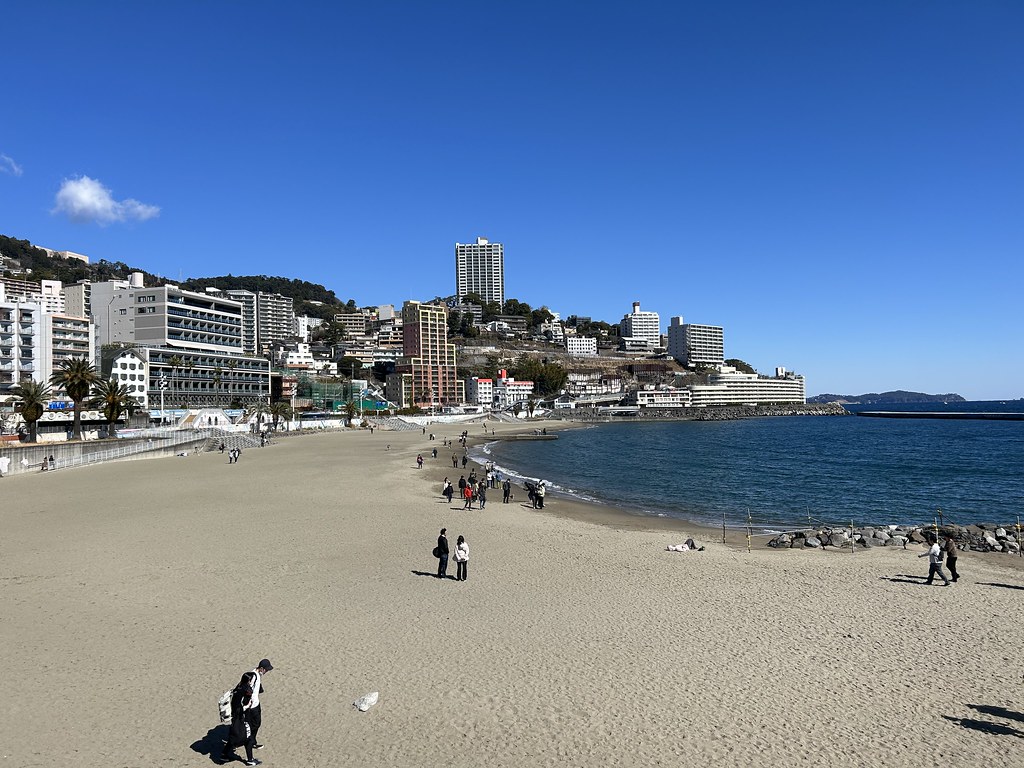 熱海サンビーチの綺麗な砂浜