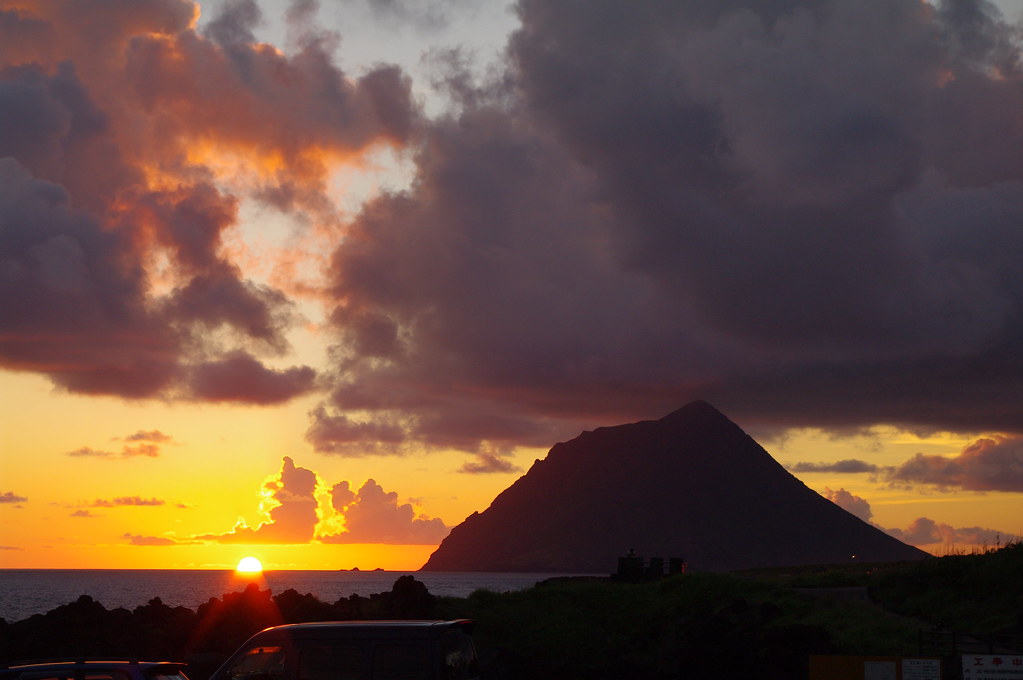 八丈島から見る美しい夕景