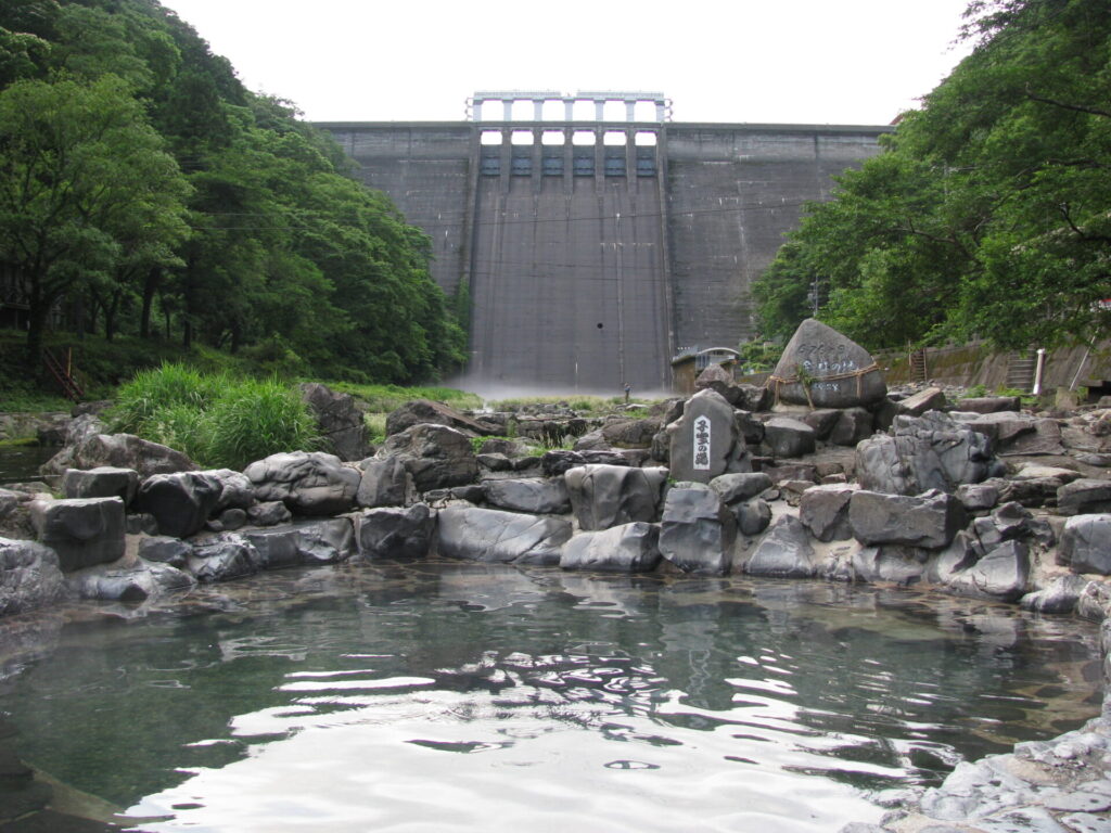 岡山県真庭市に位置する温泉地・湯原温泉の露天風呂