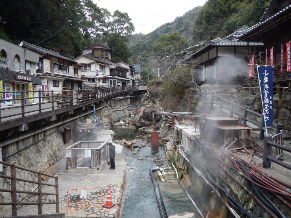 熊野古道にある日本最古の温泉、湯の峰温泉