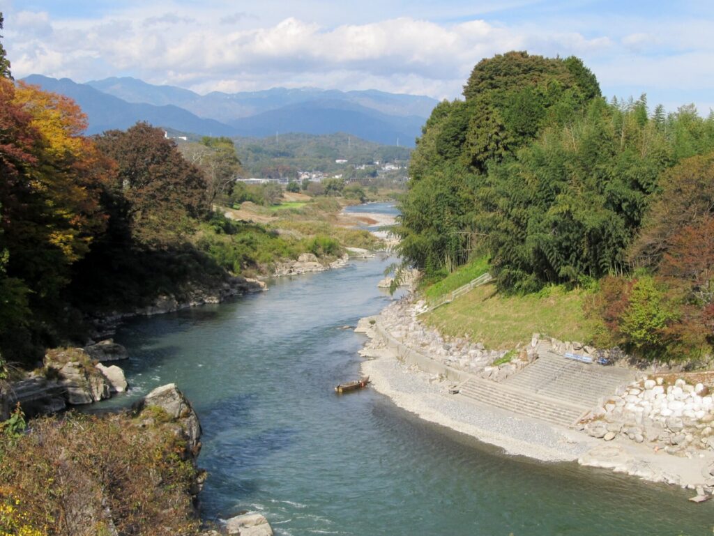 長野県飯田市に位置する紅葉の名所・天龍峡