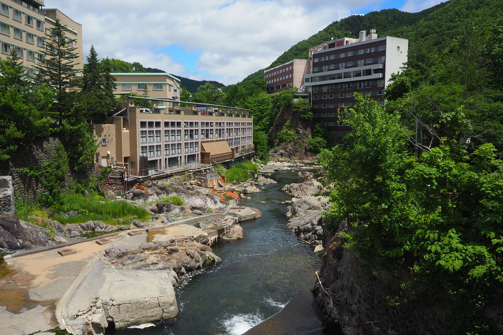 定山渓温泉の歴史ある温泉街