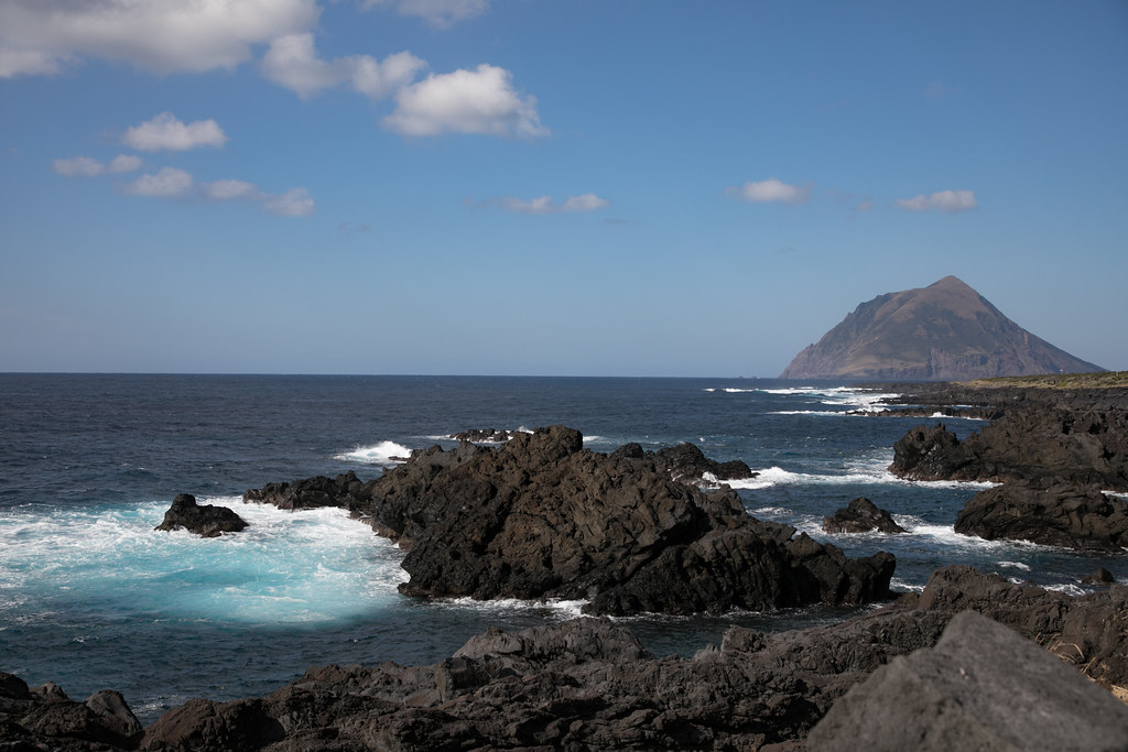 八丈島の海風を感じながら太平洋を眺める