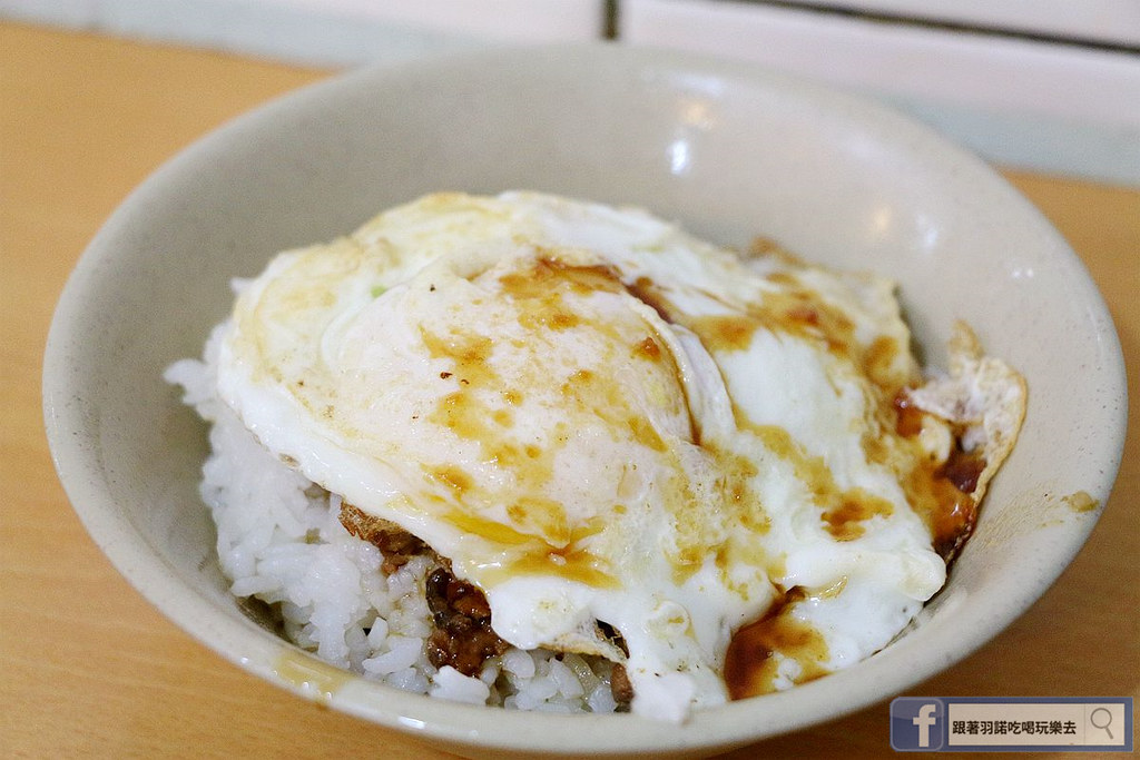 台湾の人気レストラン・天天利美食坊の滷肉飯