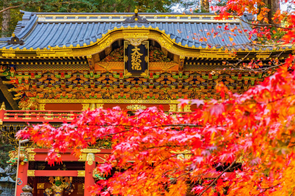 日光山輪王寺と紅葉