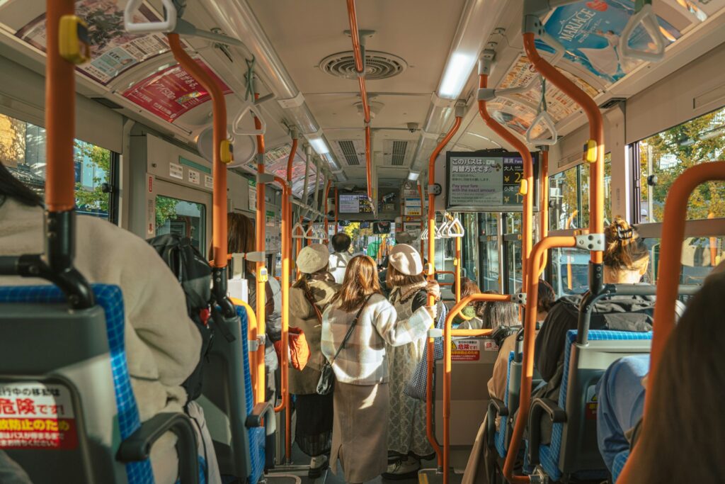 京都のバスの車内