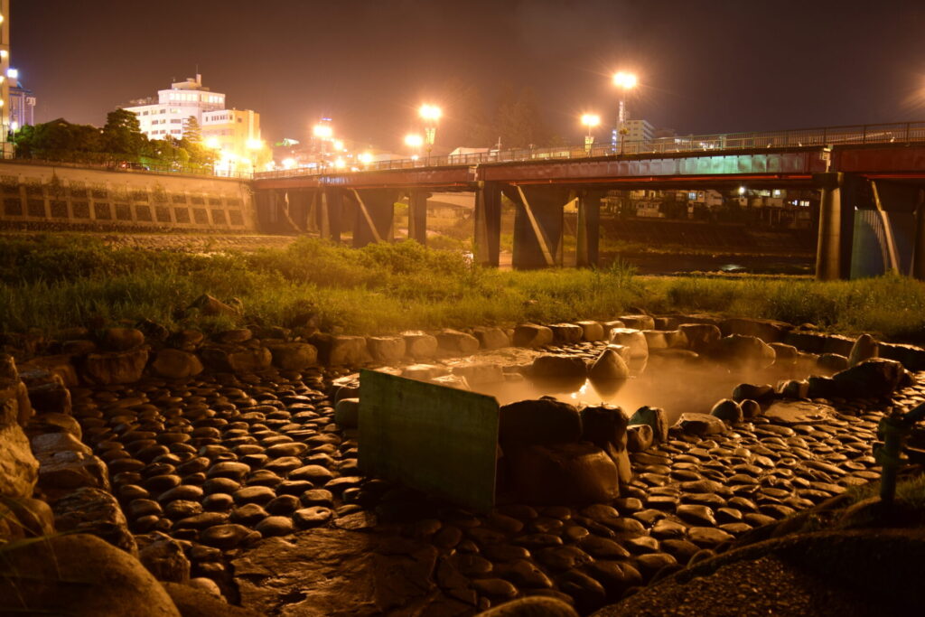 夜の噴泉池