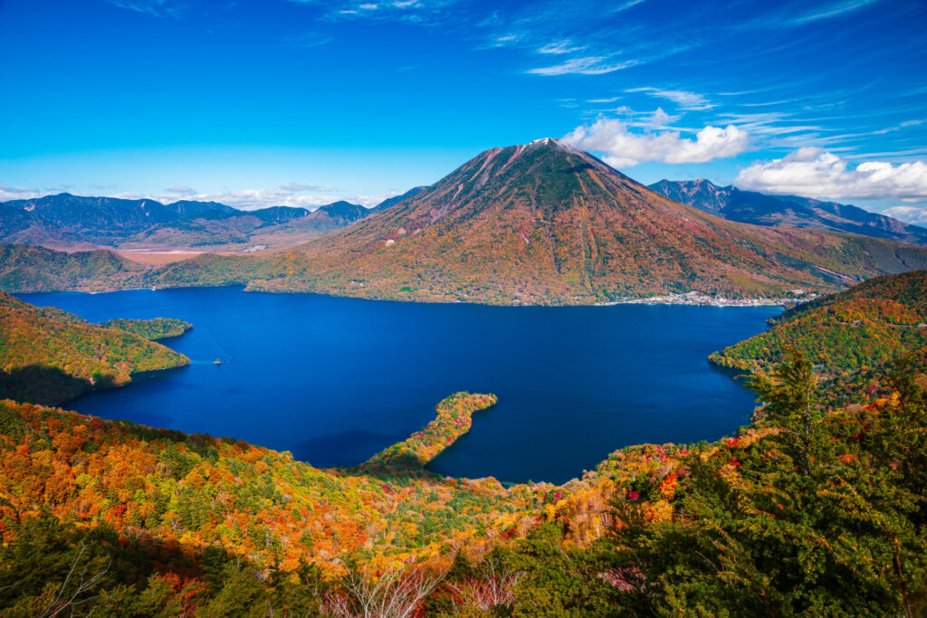 紅葉が美しい中禅寺湖