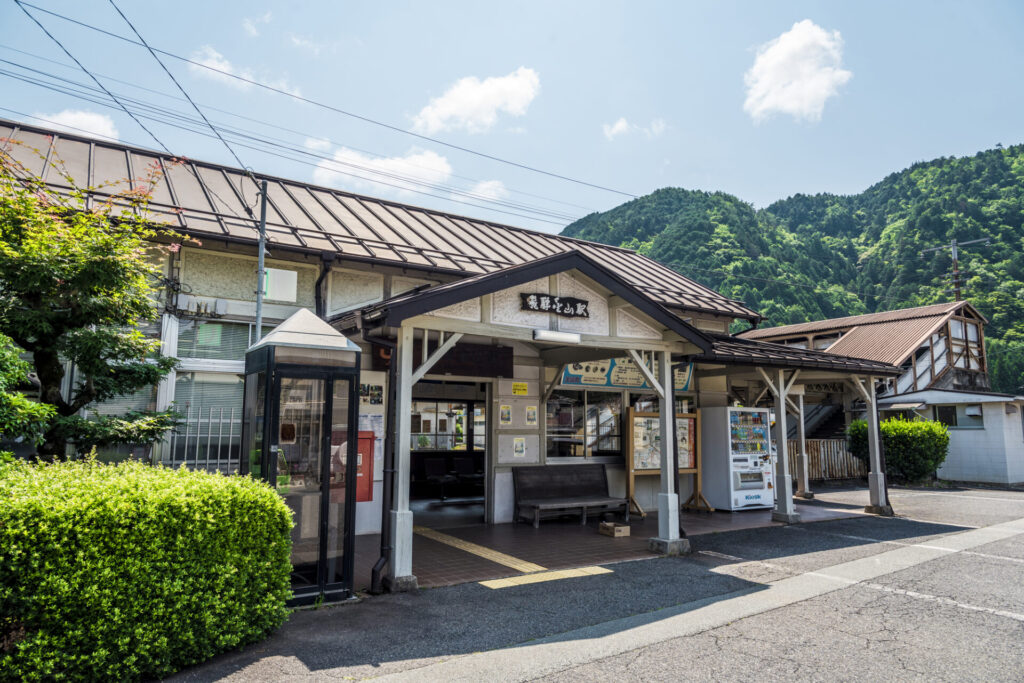 飛騨金山駅の外観