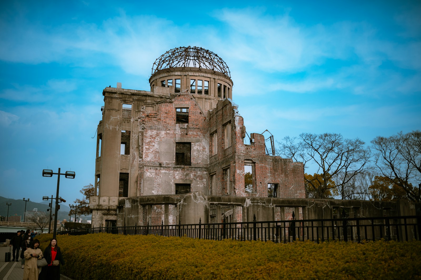 原爆ドームと青空