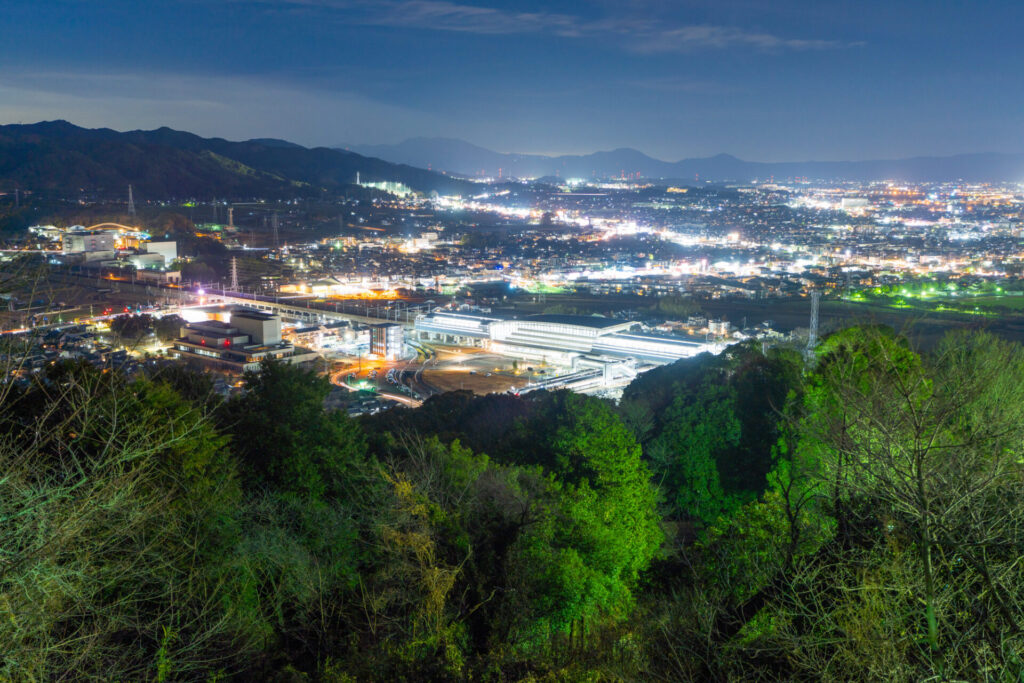 夜景が美しい朝日山公園展望台