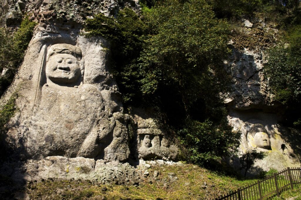 雄大な熊野磨崖仏