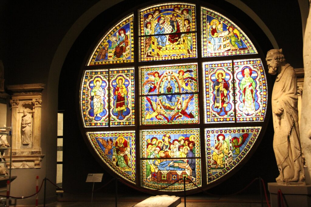 シエーナ大聖堂のステンドグラス