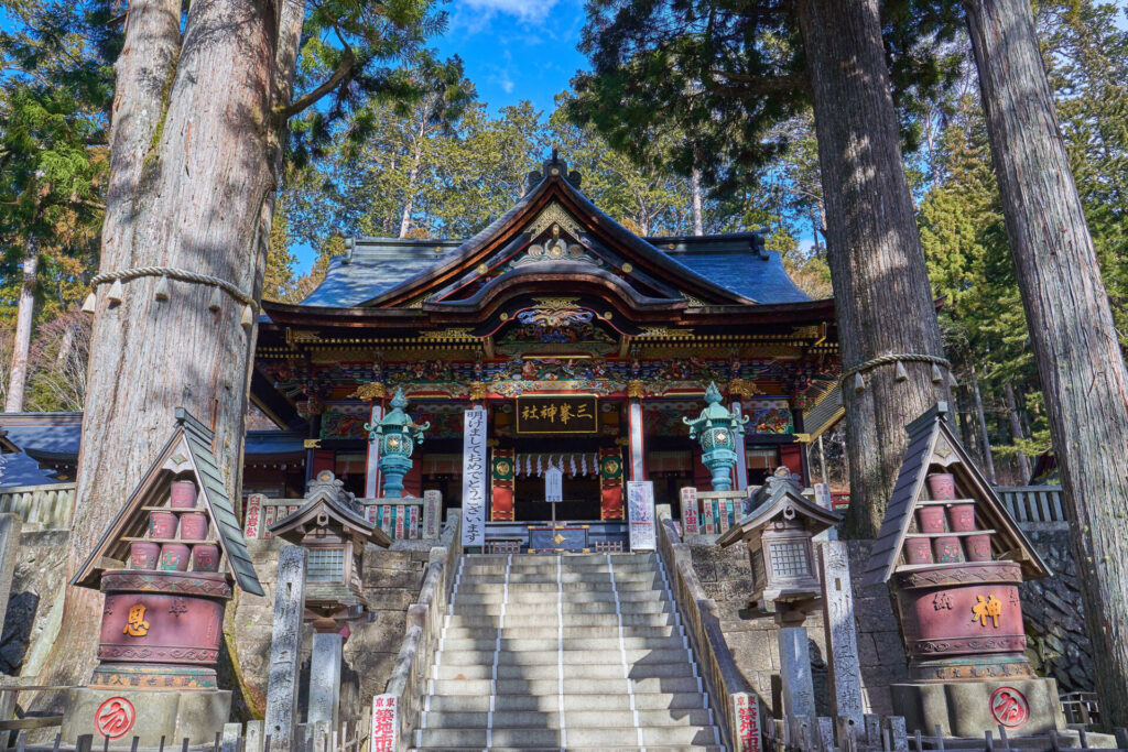 午前: 三峯神社で旅のスタート