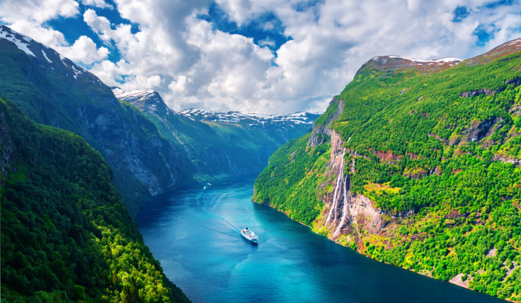 ノルウェーガイランゲルフィヨルドの絶景