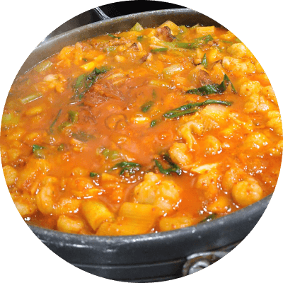 韓国グルメ 釜山の定番グルメ「ナッチポックム（タコ炒め鍋とご飯）」